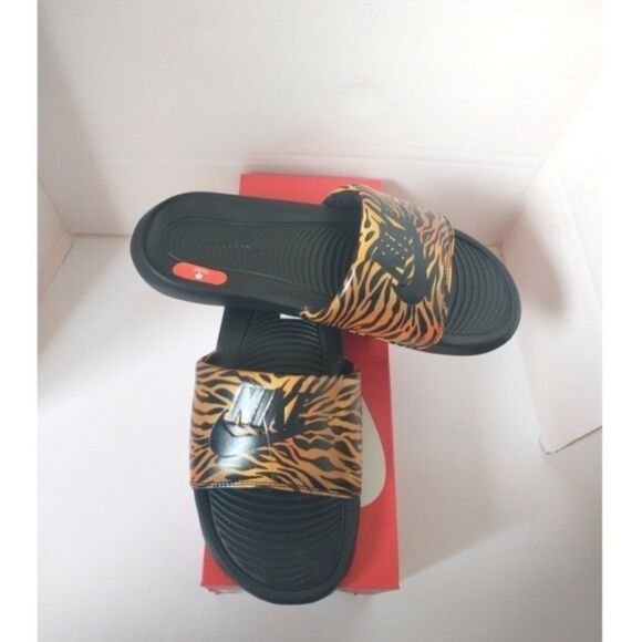 New! NIKE Women's Victori One Animal Print Slide Sandals Shoes Open-Toe - Picture 7 of 9